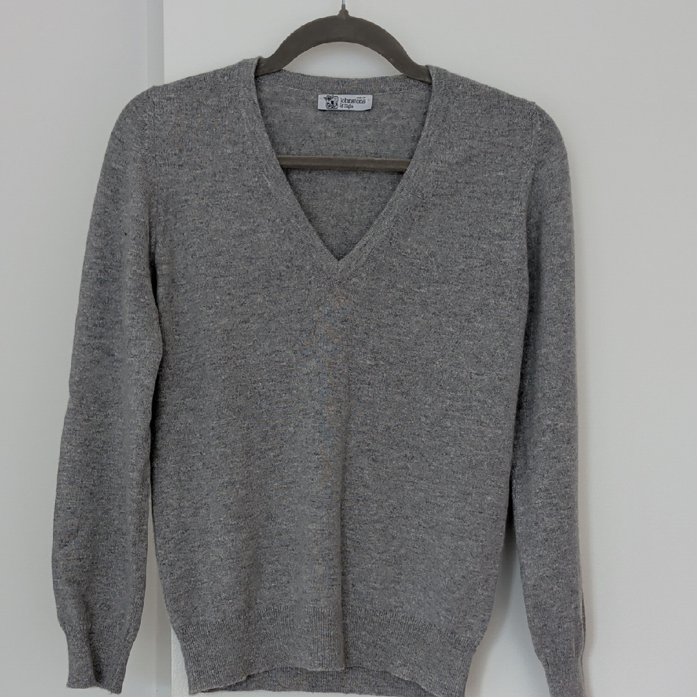 Johnstons of Elgin Silver Light Grey V-Neck Sweater